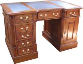 Small Mahogany Pedestal Desk DSK002