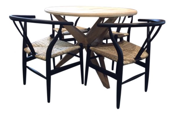 Shoreditch Dining Table With Wishbone Chairs