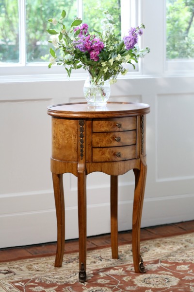 Giveaway prize of the Hampton Accent Table. 