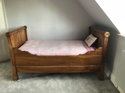 Sleigh Bed inside an roof space