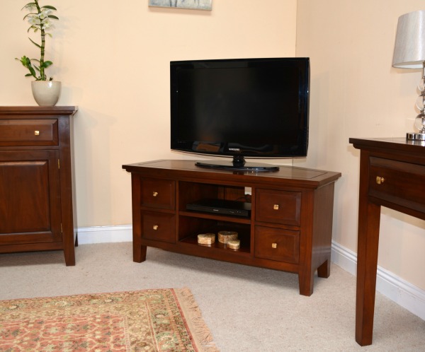 New York Corner mahogany TV stands