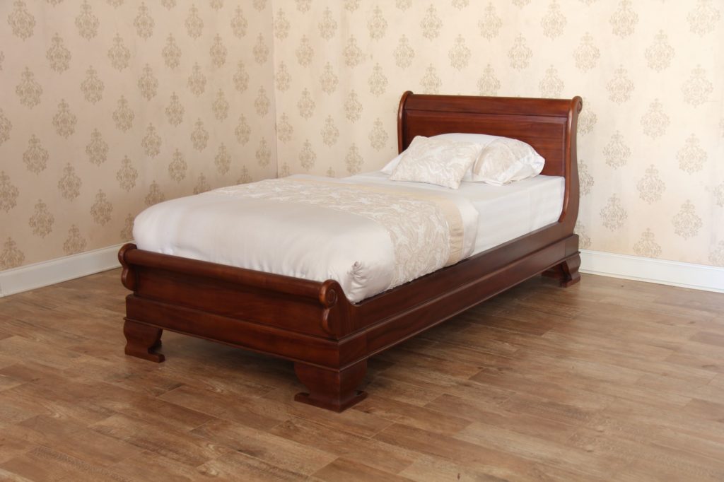 childrens sleigh bed